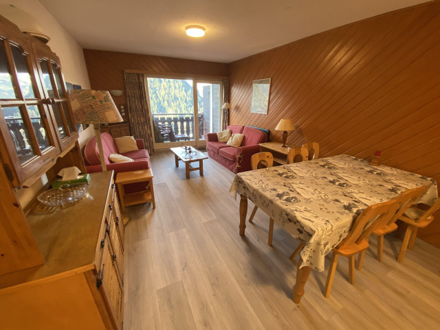 _lv_images__lot_0000000215_06_8328749