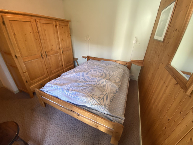 _lv_images__lot_0000000215_08_8226248