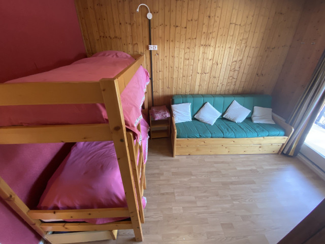 _lv_images__lot_0000000215_10_8529291