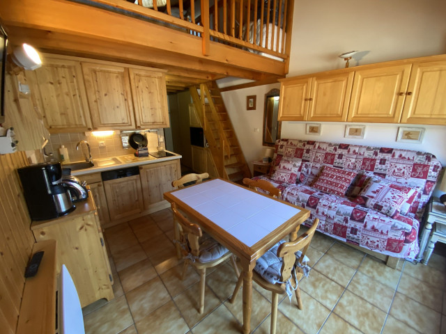 _lv_images__lot_0000000218_05_8217719