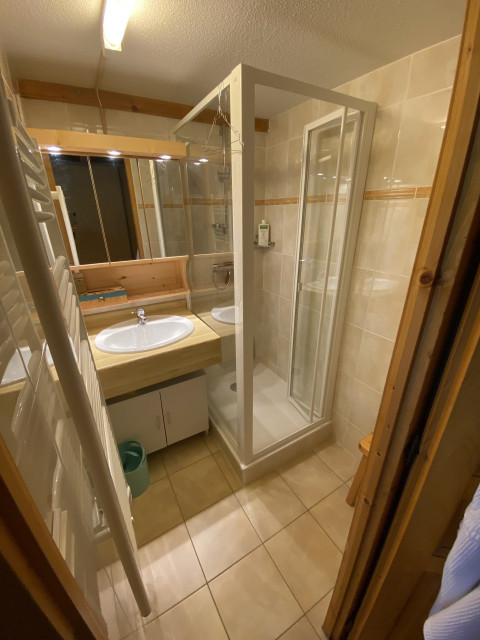 _lv_images__lot_0000000218_09_8546202