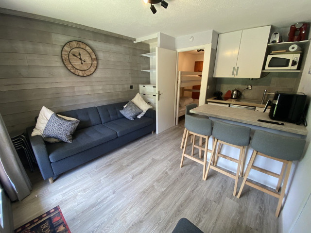 _lv_images__lot_0000000225_01_8230998