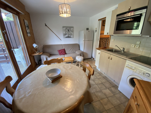 _lv_images__lot_0000000226_04_8230932