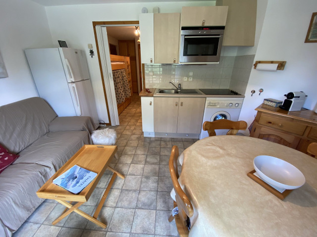 _lv_images__lot_0000000226_07_8256449