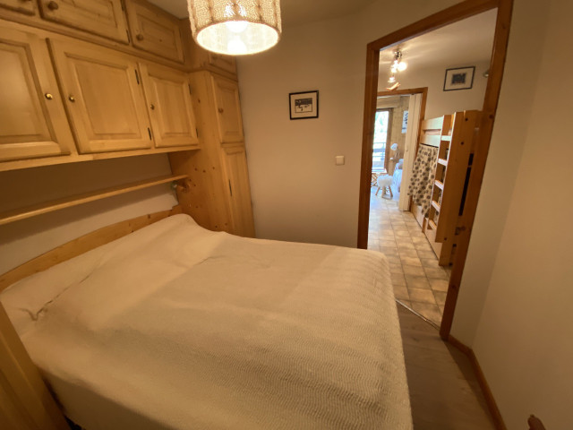 _lv_images__lot_0000000226_09_8230937