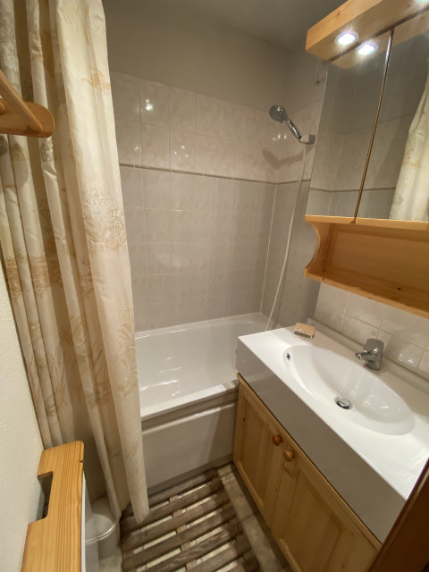 _lv_images__lot_0000000226_11_8256453