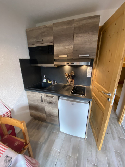 _lv_images__lot_0000000227_07_8324745