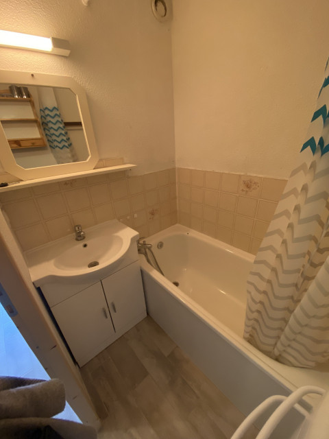 _lv_images__lot_0000000227_10_8425000