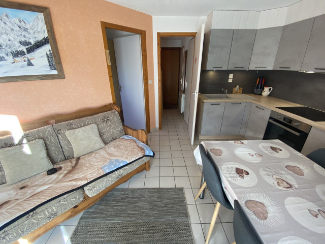 _lv_images__lot_0000000233_05_8458987