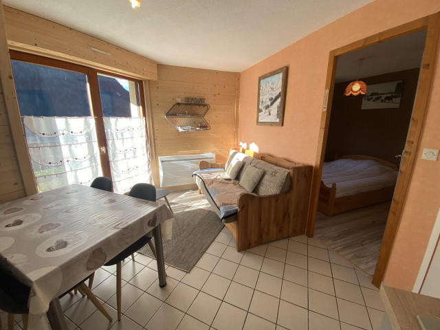 _lv_images__lot_0000000233_07_8572337