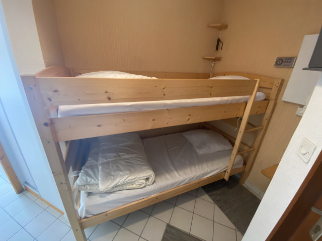 _lv_images__lot_0000000233_10_8378040