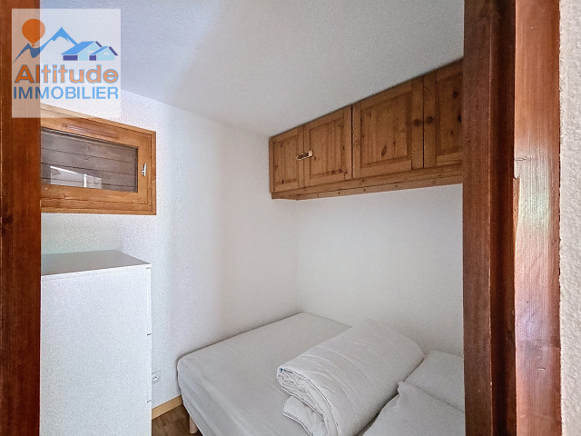 _lv_images__lot_0000000242_07_8572353