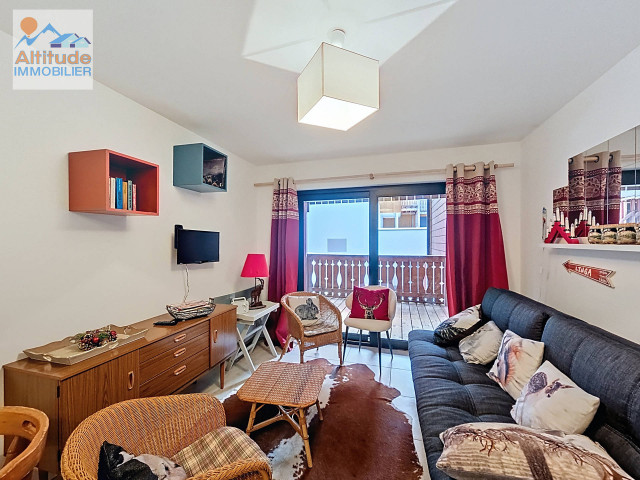 _lv_images__lot_0000000247_02_8277283