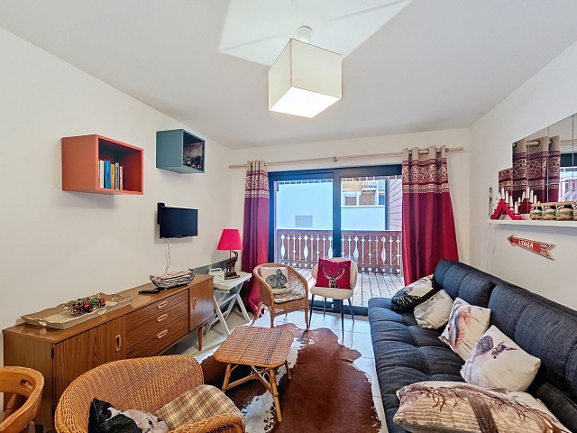 _lv_images__lot_0000000247_02_8588908