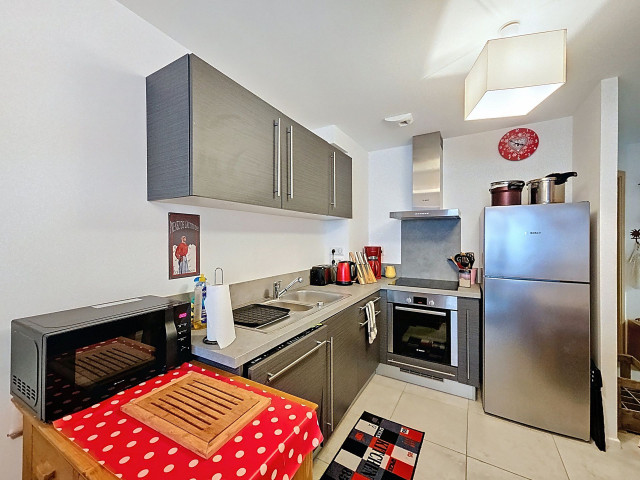 _lv_images__lot_0000000247_03_8366980