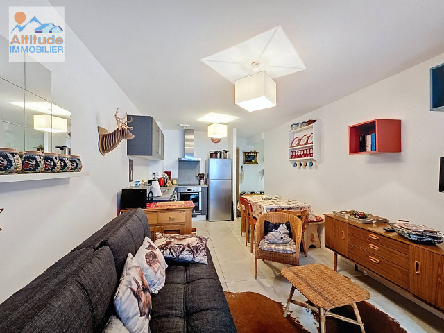 _lv_images__lot_0000000247_04_8277285