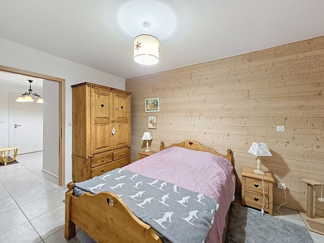 _lv_images__lot_0000000247_06_8588912