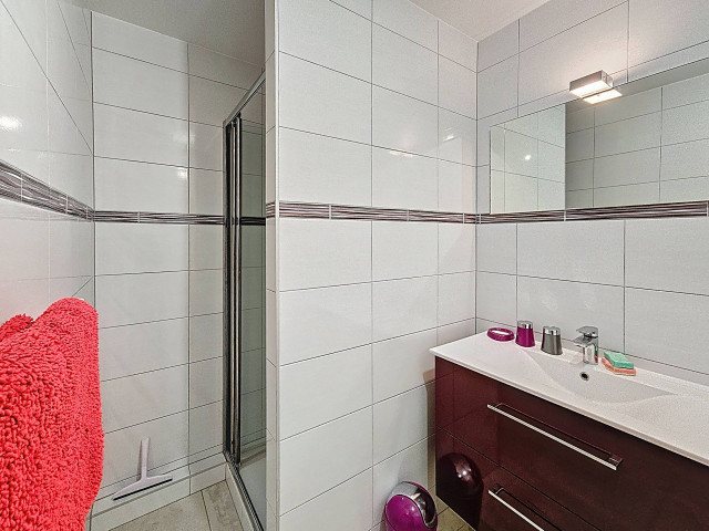 _lv_images__lot_0000000247_10_8503804