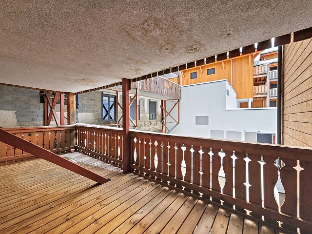 _lv_images__lot_0000000247_12_8458631