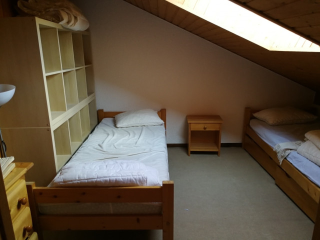 Appartement 12A dans résidence Les Biches, Châtel, chambre deux lits simples
