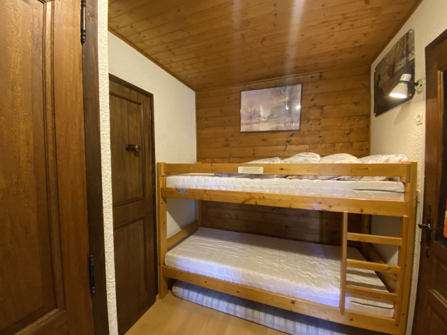 Apartment 284 in résidence le MOULIN, bunk beds in the entrance, Châtel Booking