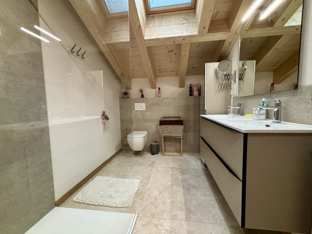 Appartement 301, Résidence Le Panorama, Châtel, Salle de douche, Centre village