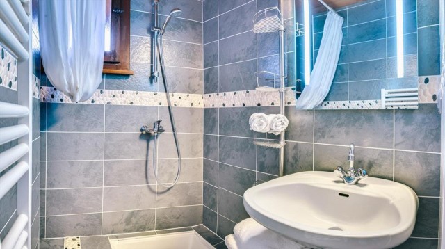 Appartement 4 personne Châtel centre Alpina salle de bain