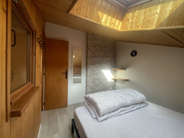 Apartment for 4 people, Chalet de l'Oy, Loy Châtel, Bedroom, Family vacation (ALT)