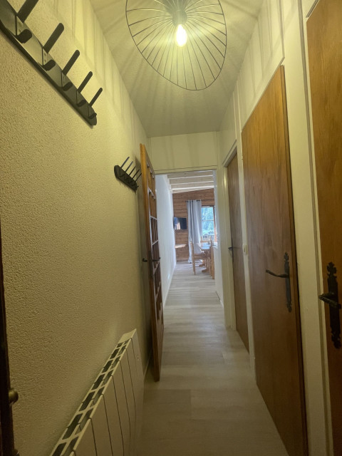 Apartment for 4 people, Chalet de l'Oy, Loy Châtel, Corridor, Snow-covered landscape (ALT)