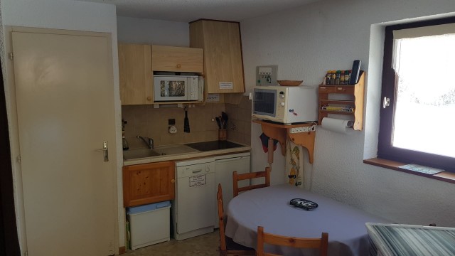 Appartement 4 personnes Châtel Résidence Perce Neige séjour coin cuisine