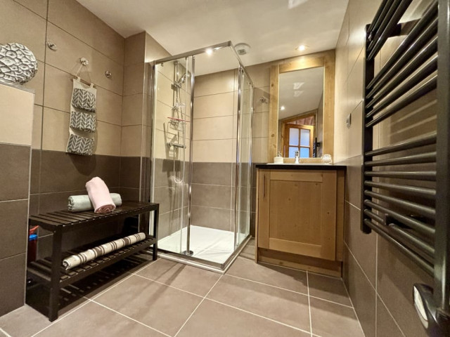 Appartement 5D dans résidence Les Chalets d'Angèle, Châtel, Salle de douche, Forfait ski