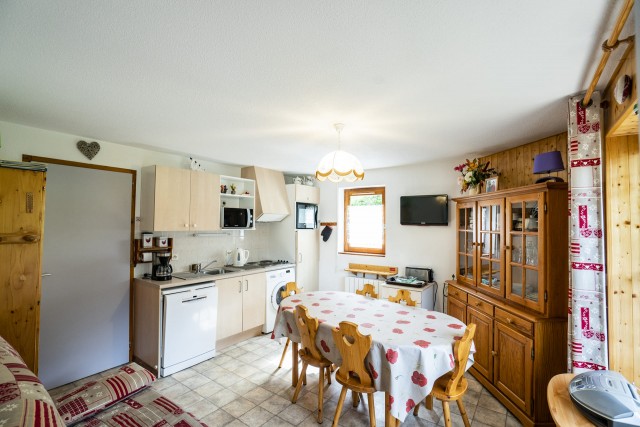 Appartement 6 personnes, résidence Fuchsia, Châtel, Freinets, séjour, coin cuisine