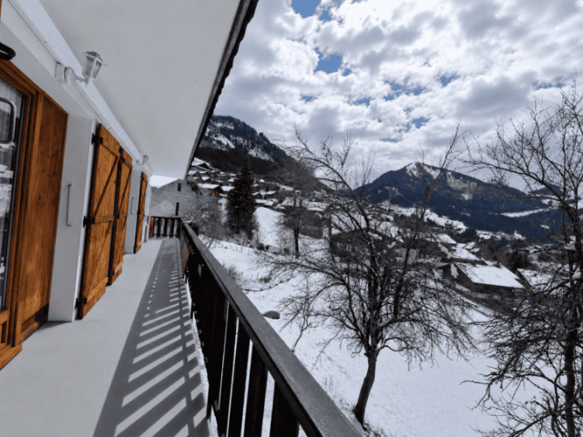 Apartment for 6 people, MARGUERITES Residence, balcony view, Châtel mountain sun holidays