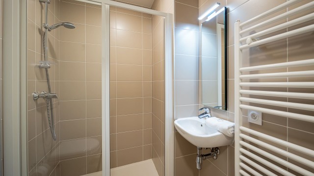 Appartement 8 personnes à Châtel résidence 360 centre du village salle de douche