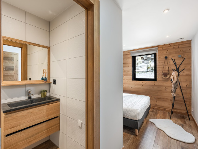 Appartement Attique, Résidence Lioutane, Salle de douche en suite, Faune et flore de montagne 74