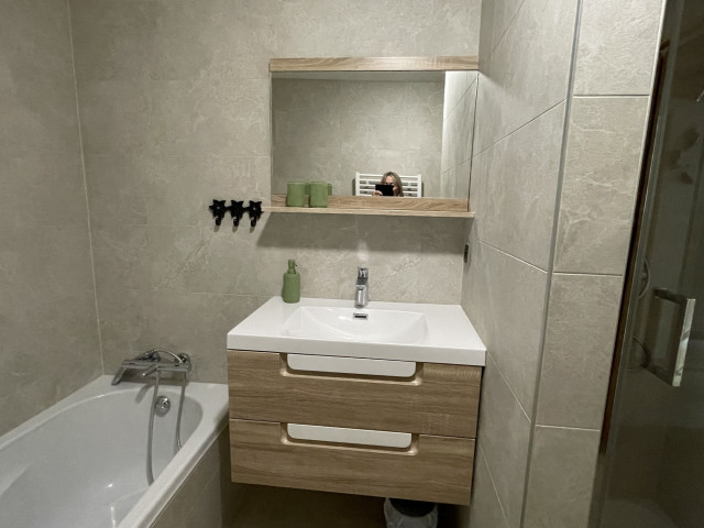 “Snowball” Apartment, bathroom, Châtel mountain chalet