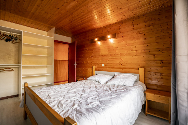 Apartment CHA236, Bedroom double bed, Châtel 74390