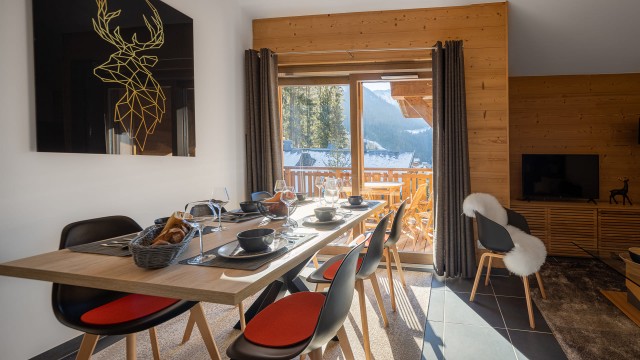 Appartement Chalet des Freinets, 6 personnes, Châtel, salle à manger, accès balcon
