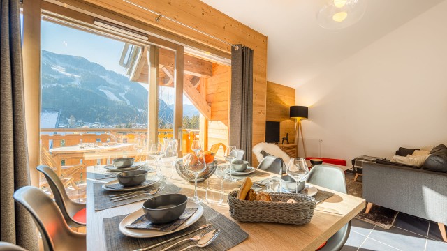 Appartement Chalet des Freinets, 6 personnes, Châtel, salle à manger, accès balcon