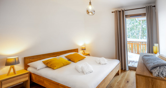 Apartment Chalet des Freinets, Bedroom double bed, Châtel 74390