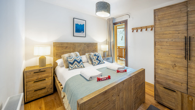 Apartment Chalet des Freinets, Bedroom double bed, Châtel Mountain 74