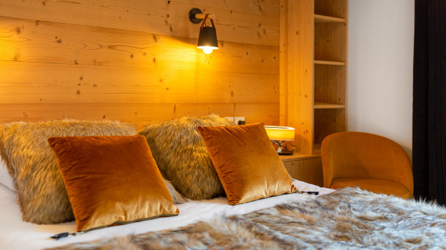 Apartment Chalet des Freinets, Bedroom double bed, Châtel Chairlift 74
