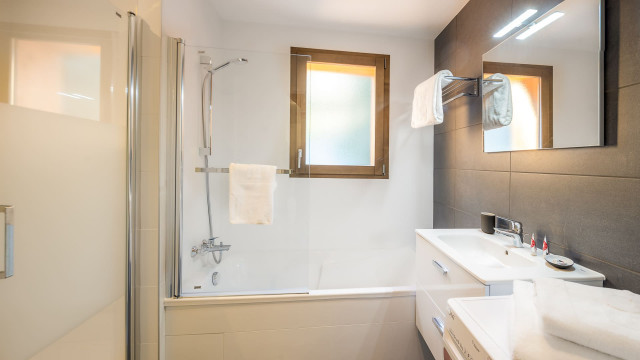 Apartment Chalet des Freinets, Bath - shower room, Châtel Family holidays