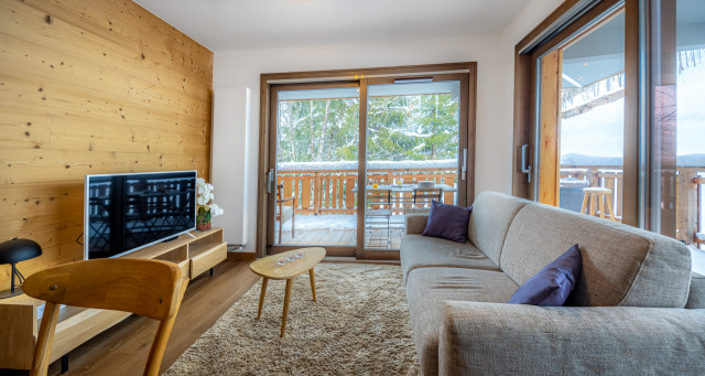 Apartment Chalet des Freinets, Living room with balcony, Châtel 74