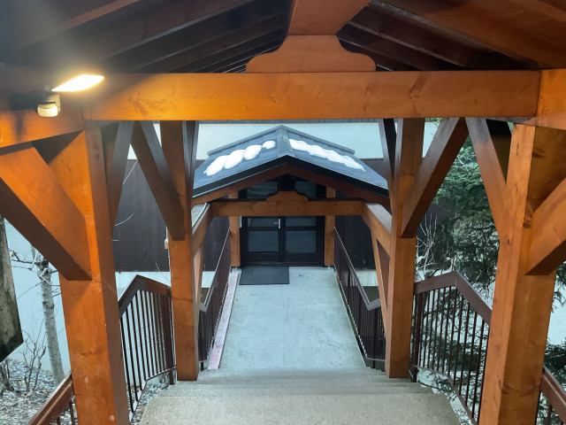 Appartement Croix de Savoie n°16, escalier, Châtel Haute-Savoie