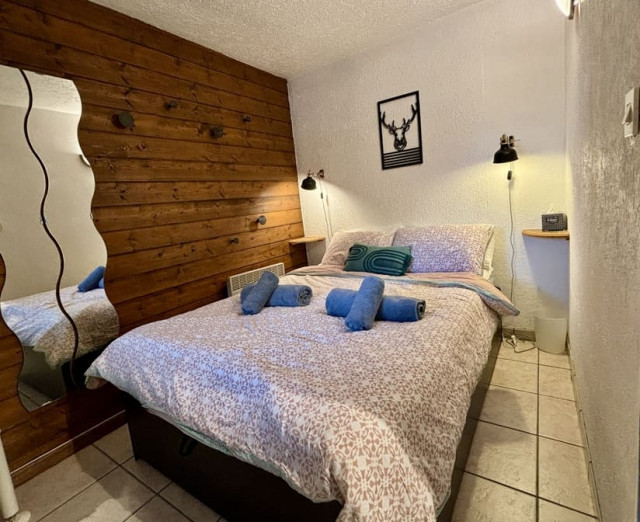 Apartment in Chalet des Iris, Chatel, Double bedroom, Accommodation rental