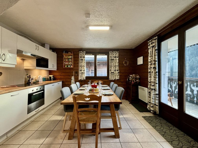 Apartment in Chalet des Iris, Chatel, Dining room and kitchen, Portes du Soleil