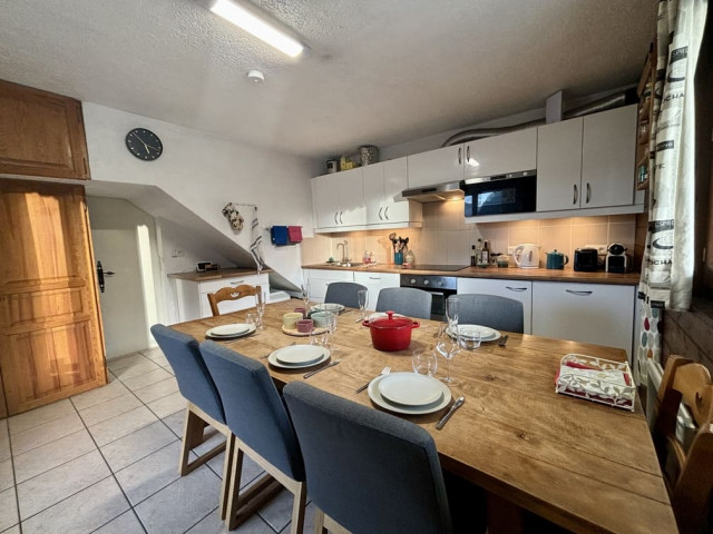 Apartment in Chalet des Iris, Chatel, Dining room and kitchen, Family holiday