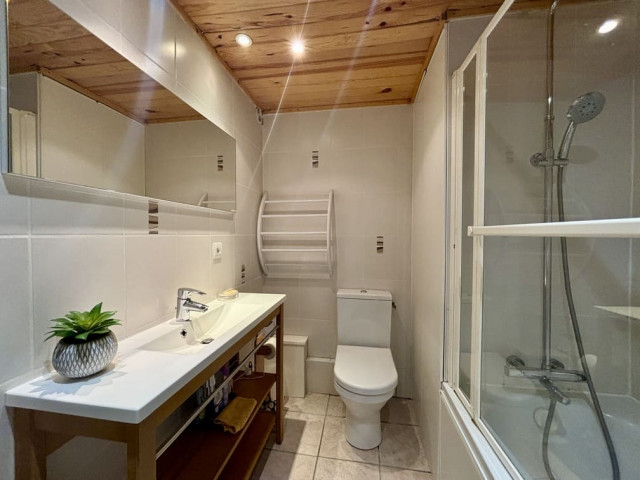 Apartment in Chalet des Iris, Chatel, Shower room, French Alps