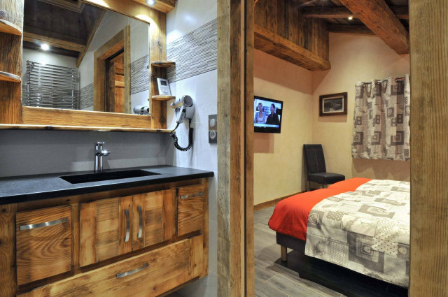 Apartment in Chalet Imelda, Bedroom with bathroom, Châtel Ski slope